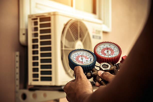 Professional Hvac technician working in Findlay, OH